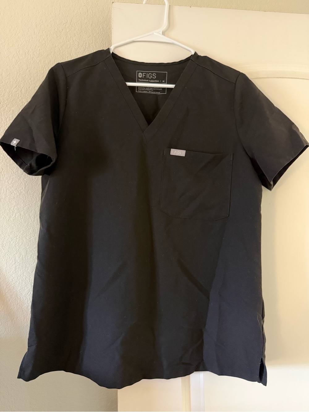 FIGS Women’s One Pocket Scrub Top